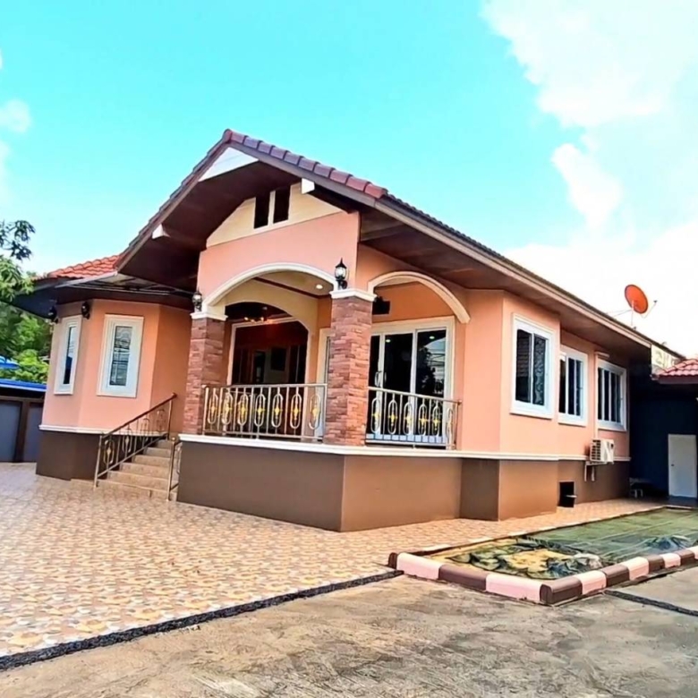 ขายบ้านสวย ถ.อุทุมพร-ศรีสะเกษ สภาพพร้อมอยู่ ติดถนน 4 เลน