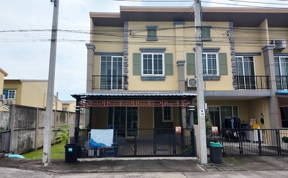 ขายทาวน์เฮ้าส์ 2 ชั้น โครงการ โกลเด้น ทาวน์ รัตนาธิเบศร์ อำเภอเมืองนนทบุรี ห่างจาก MRT สายสีม่วง สถานีไทรม้า 3 กม.