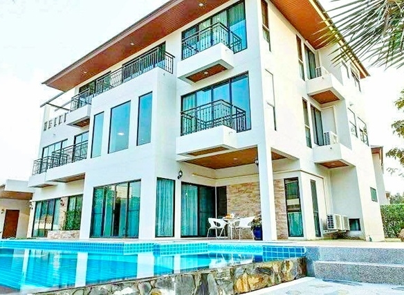 คฤหาสน์ 3ชั้น พระราม 9 4ปีมีครั้ง Pool Villa สนามกอล์ฟ กรุงเทพกรีฑา 800ม. เฟอร์ครบ 6นอน 6 น้ำ ม.นานาชาติแสตมฟอร์ด 250ม. 200ตร.วา. 650ตร.ม.
