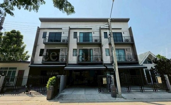ทาวน์โฮม 3 ชั้น บ้านกลางเมือง ราชพฤกษ์-สาทร บ้านใหม่ ทำเลดี สภาพดี แปลงหน้าสวน