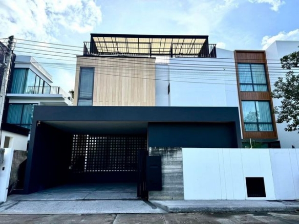 โซนเจ็ดยอด ขาย 15.9 ล้าน Pool villa 3 ชั้น ตกแต่งสุดหรู #เฟอร์นิเจอร์บิ้วอินครบ #สไตล์โมเดิร์น พร้อมเข้าอยู่ได้เลย ปล่อยเช่าก็ได้