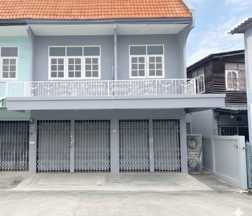 ขายด่วน รีโนเวทใหม่ อาคารพาณิชย์ 2 ชั้น อ้อมใหญ่ ซอยเทศบาล 6 หลังใหญ่ ขนาด 28 ตรว. ตรงข้ามบิ้กซีอ้อมใหญ่ ทำเลดี (คุณเจี๊ยบ 080-2114266 )