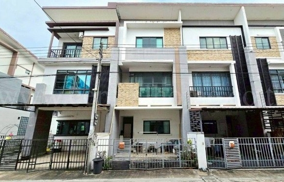 ทาวน์โฮม ลิฟวิ่ง เรสซิเดนซ์ รังสิต – ราชพฤกษ์ โครงการติดถนน 345 บ้านสวย พร้อมอยู่ ราคาถูก