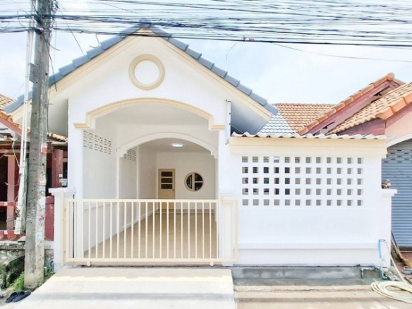 บ้านราคาไม่เกินล้าน ใกล้ห้างโลตัส สี่แยกนิคมพัฒนา ผ่อนเพียงเดือนละ 5000 กว่าบาท