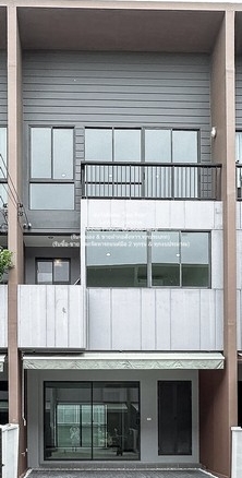 Townhome ขายทาวน์โฮม 3 ชั้น รีโนเวทใหม่ ถ.ศรีนครินทร์-ร่มเกล้า 18.1 3 น 3 น้ำ 2 จอดรถ ราคา 4.29 ล้านบาท ใกล้ หมู่บ้านนักกีฬาแหลมทอง 4290000 THB 3 BR 18 ตรว. 0 งาน 0 ไร่ ทำเลสวย