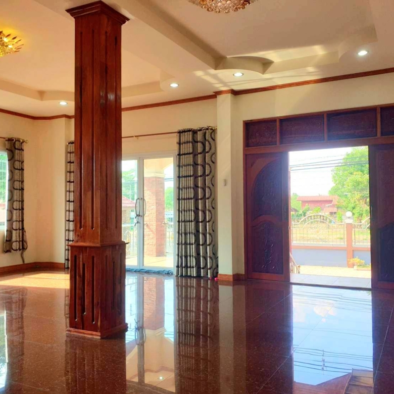 ขายบ้านสวย ถ.อุทุมพร-ศรีสะเกษ สภาพพร้อมอยู่ ติดถนน 4 เลน