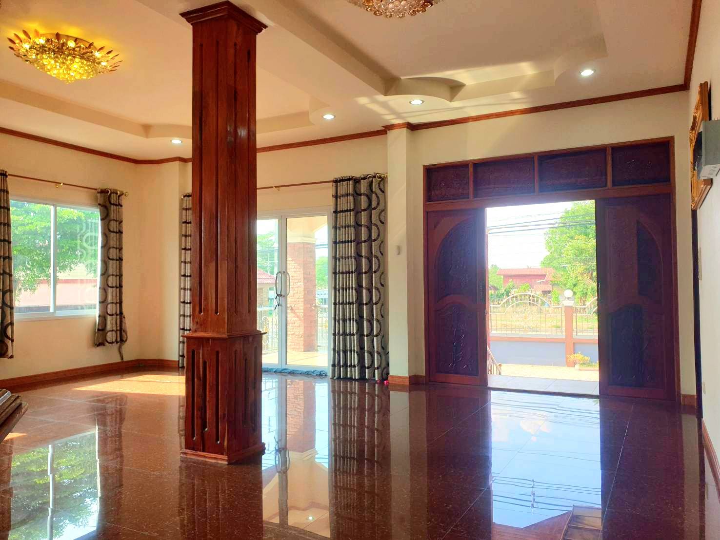 3 ขายบ้านสวย ถ.อุทุมพร-ศรีสะเกษ สภาพพร้อมอยู่ ติดถนน 4 เลน