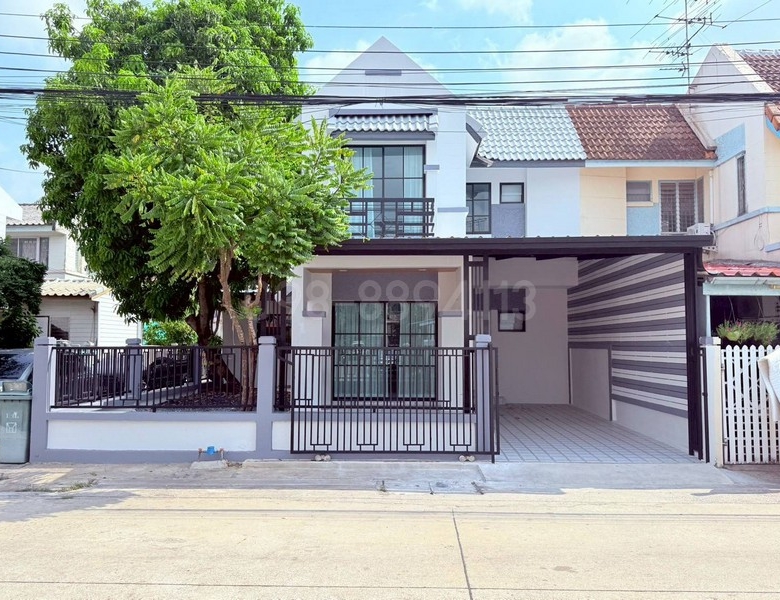 ขายทาวน์เฮาส์ 2 ชั้น พูนสินธานี3 เคหะร่มเกล้า 64 หลังมุม ติดที่กลับรถ เนื้อที่ 30.4 ตรว 3นอน 2น้ำ มีพื้นที่ข้างบ้าน บ้านกว้างมาก