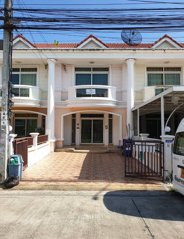 ขาย ทาวน์โฮม 2 ชั้นหมู่บ้านนิรันดร์สิริ3 ขนาดพื้นที่ 31.1ตารางวา พท.ใช้สอย120ตรม.3ห้องนอน2ห้องนอน จอดรถในบ้าน1คัน หน้าบ้าน1คัน