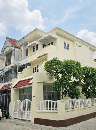 รหัสC7139 ให้เช่าทาวน์โฮม 3ชั้น ย่านลาดพร้าวโชคชัย 4 บ้านหลังมุม เหมาะทำโฮมออฟฟิศและพักอาศัย