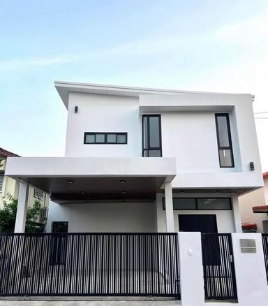HS 1932 ขายบ้านเดี่ยว 2 ชั้นสร้างใหม่ 50 ตรว. 4 ห้องนอน โครงการบางนาวิลล่า บางนาตราด ซอย 39