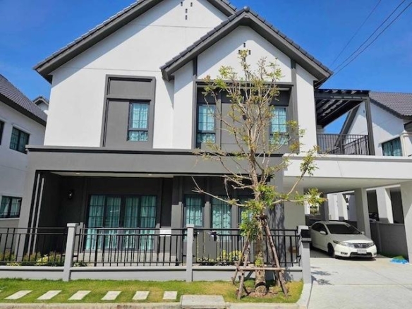 HR 9951 ให้เช่าบ้านเดี่ยว Centro บางนา ใกล้เมกาบางนา เฟอร์นิเจอร์และเครื่องใช้ไฟฟ้าครบ เลี้ยงสัตว์ได้