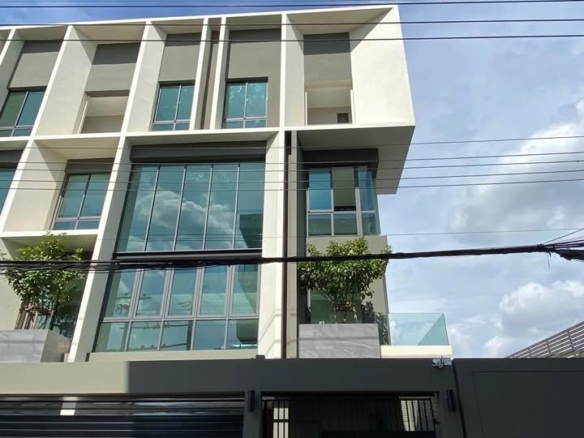 HR 9960 ให้เช่าและขายโฮมออฟฟิศ4ชั้น หลังมุม Myst อ่อนนุช ศรีนครินทร์ มีลิฟท์ ใกล้รถไฟฟ้าสายสีเหลือง ศรีนุช