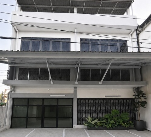 ให้เช่าอาคารพาณิชย์พร้อมโกดัง 2 คูหา 5 ชั้นรวมดาดฟ้า 540 ตรม. สุขุมวิท 107 แบริ่ง13 ใกล้ BTS แบริ่ง