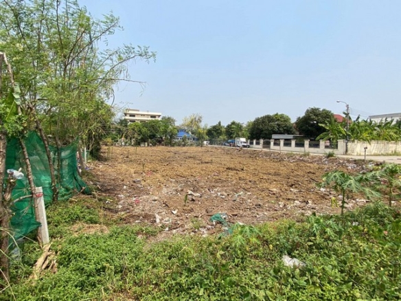 ขายที่ดิน 440 ตรว แปลงมุม ซอยรามอินทรา42 ย่านนวลจันทร์ ปากซอยติด MRT รามอินทรา กม.6