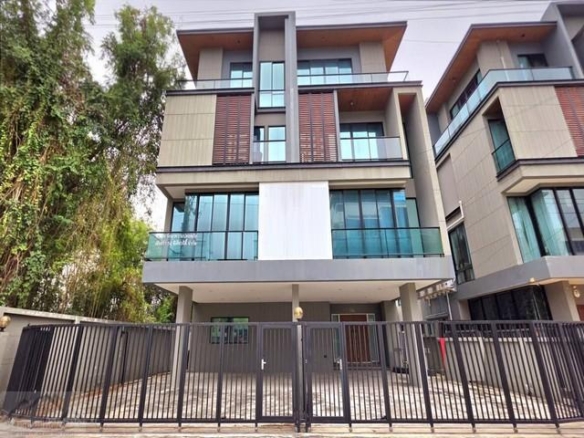 HR 9992 ให้เช่าสำนักงาน 4 ชั้น 836 ตรม ซอยศรีนครินทร์ 15 พร้อมลิฟต์ ตรงข้ามโรงพยาบาลสมิติเวช ศรีนครินทร์