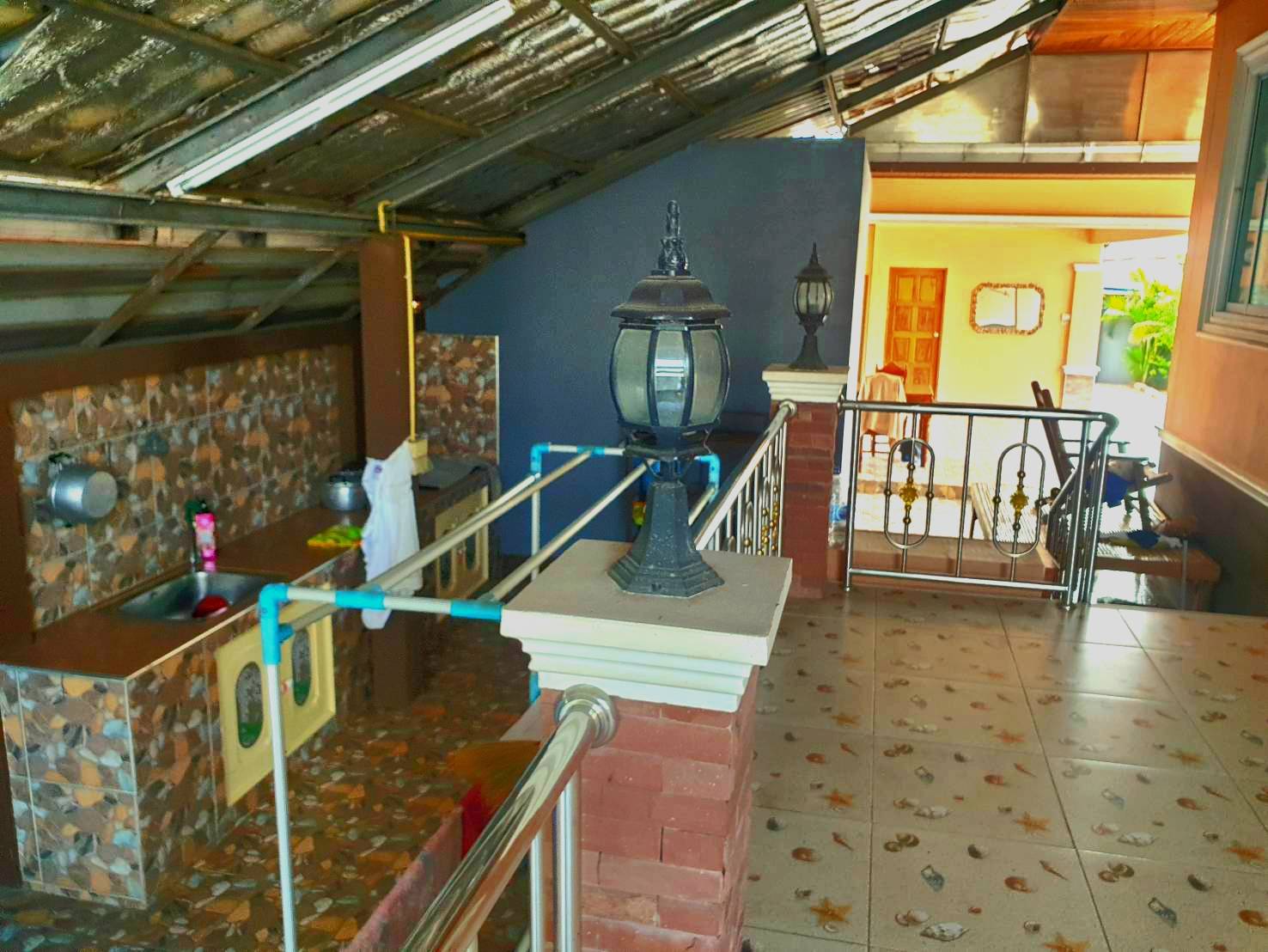 8 ขายบ้านสวย ถ.อุทุมพร-ศรีสะเกษ สภาพพร้อมอยู่ ติดถนน 4 เลน